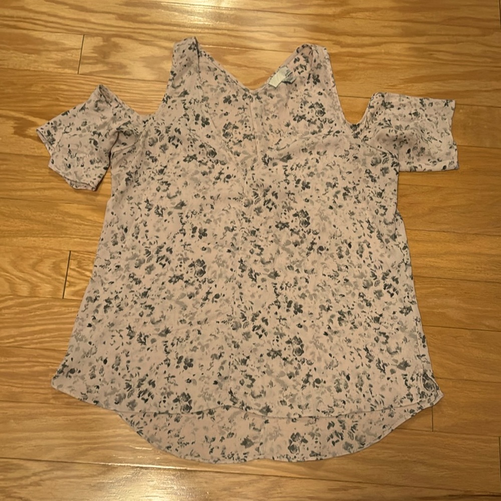 14th and Union pink with gray floral cold shoulder loose flowy semi-sheer top